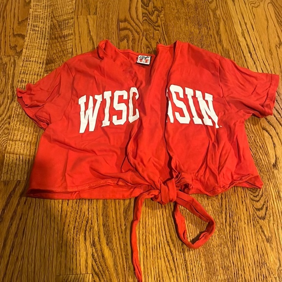 Style by U Wisconsin Woman’s Red Wrap Tee Size S - Picture 1 of 3